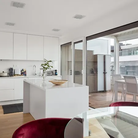 Modern 3br With Terrace In Benfica By Host For Us リスボン