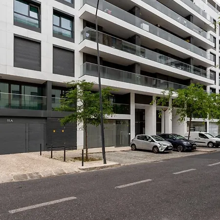 Lejlighed Modern 3br With Terrace In Benfica By Host For Us