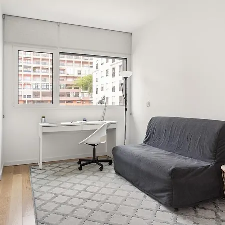 Lejlighed Modern 3br With Terrace In Benfica By Host For Us
