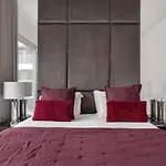 Modern 3br With Terrace In Benfica By Host For Us * ליסבון