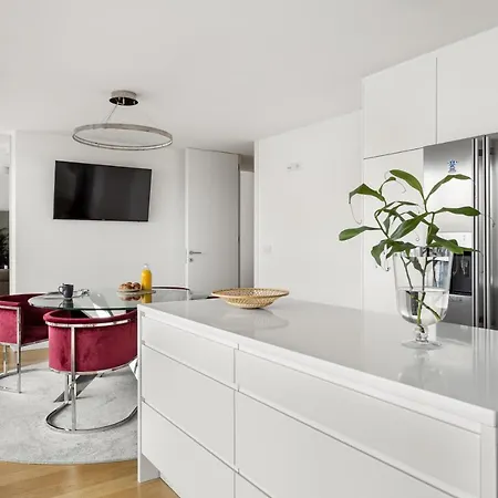 Апартаменты Modern 3br With Terrace In Benfica By Host For Us *