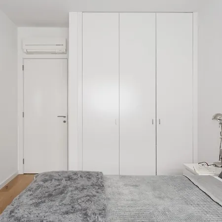 Апартаменты Modern 3br With Terrace In Benfica By Host For Us Лиссабон