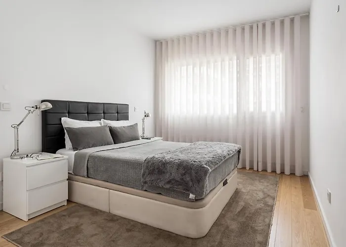 公寓 Modern 3br With Terrace In Benfica By Host For Us *