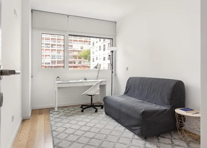 公寓 Modern 3br With Terrace In Benfica By Host For Us