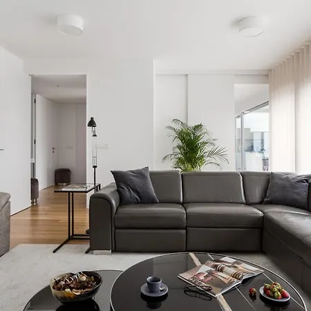 아파트 Modern 3br With Terrace In Benfica By Host For Us