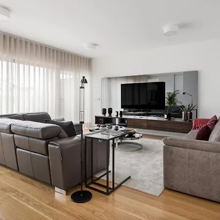 شقة Modern 3br With Terrace In Benfica By Host For Us Lisboa
