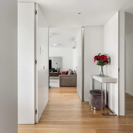 Modern 3br With Terrace In Benfica By Host For Us 리스본